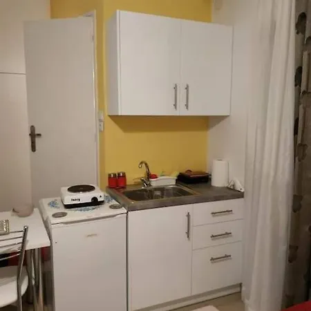 7th Floor Spacious Veranda In The Heart Of