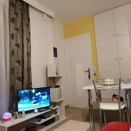 7th Floor Spacious Veranda In The Heart Of Апартаменты Афины